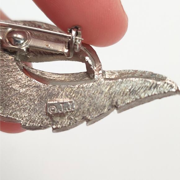 Vintage J.J. Signed Brushed Metal Leaf Brooch Pin Silver Tone - Picture 3 of 4